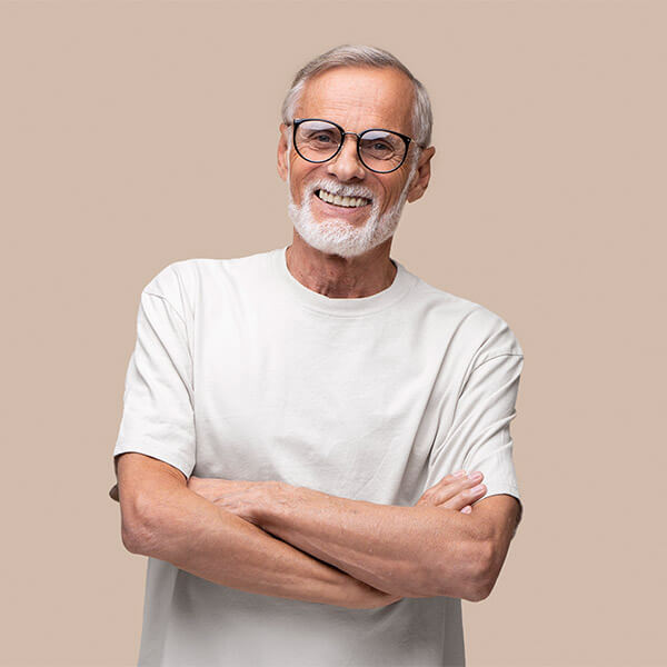 Paciente satisfecho con el tratamiento de implantes dentales en Valencia