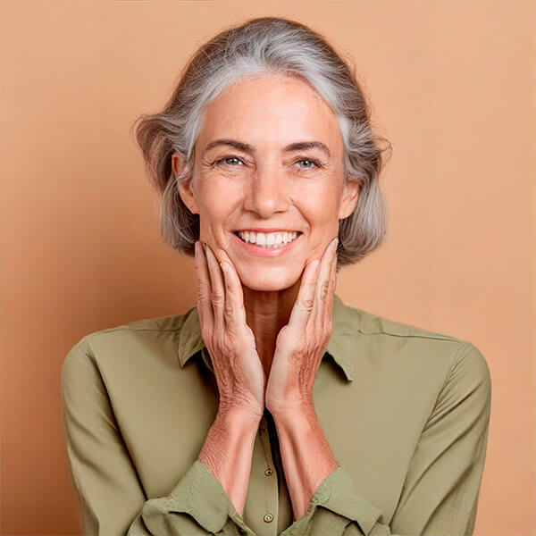 Paciente con férula de descarga para el tratamiento de Bruxismo y disfunción de la ATM