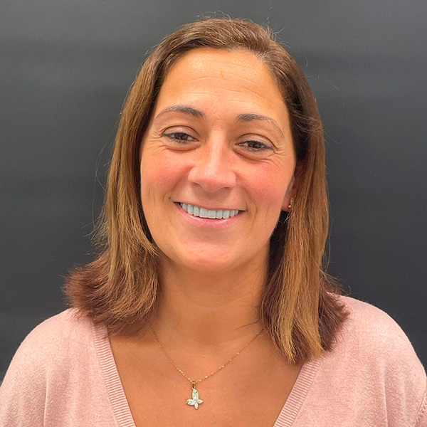 El caso real de Rosana después de la colocación de implantes dentales de carga inmediata en la Clínica dental de Silla